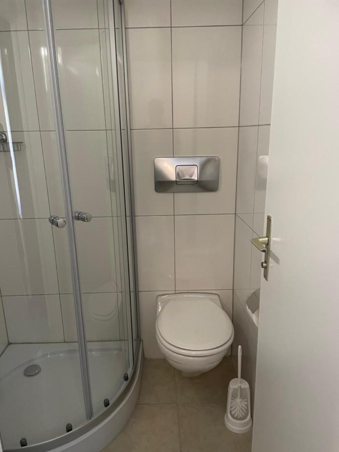 Haus Zur Eiche Private 1 Zimmerstudios Chur Buitenkant foto