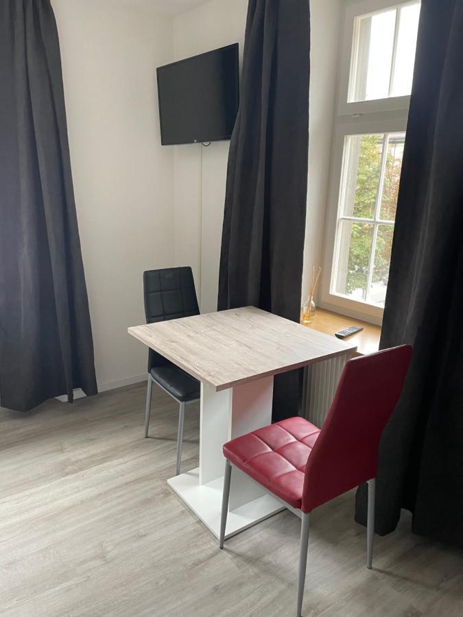 Haus Zur Eiche Private 1 Zimmerstudios Chur Buitenkant foto